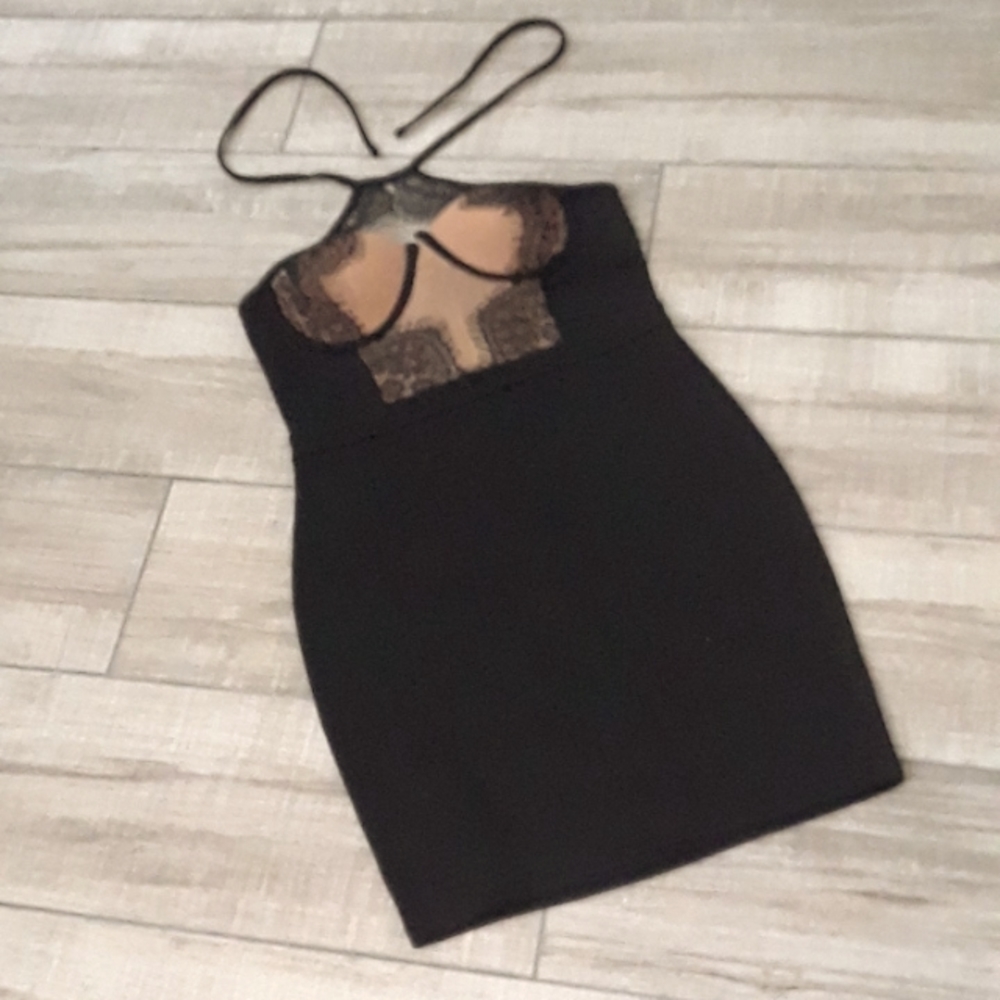 MISS CIRCLE..BODYCON HALTER DRESS..MEDIUM